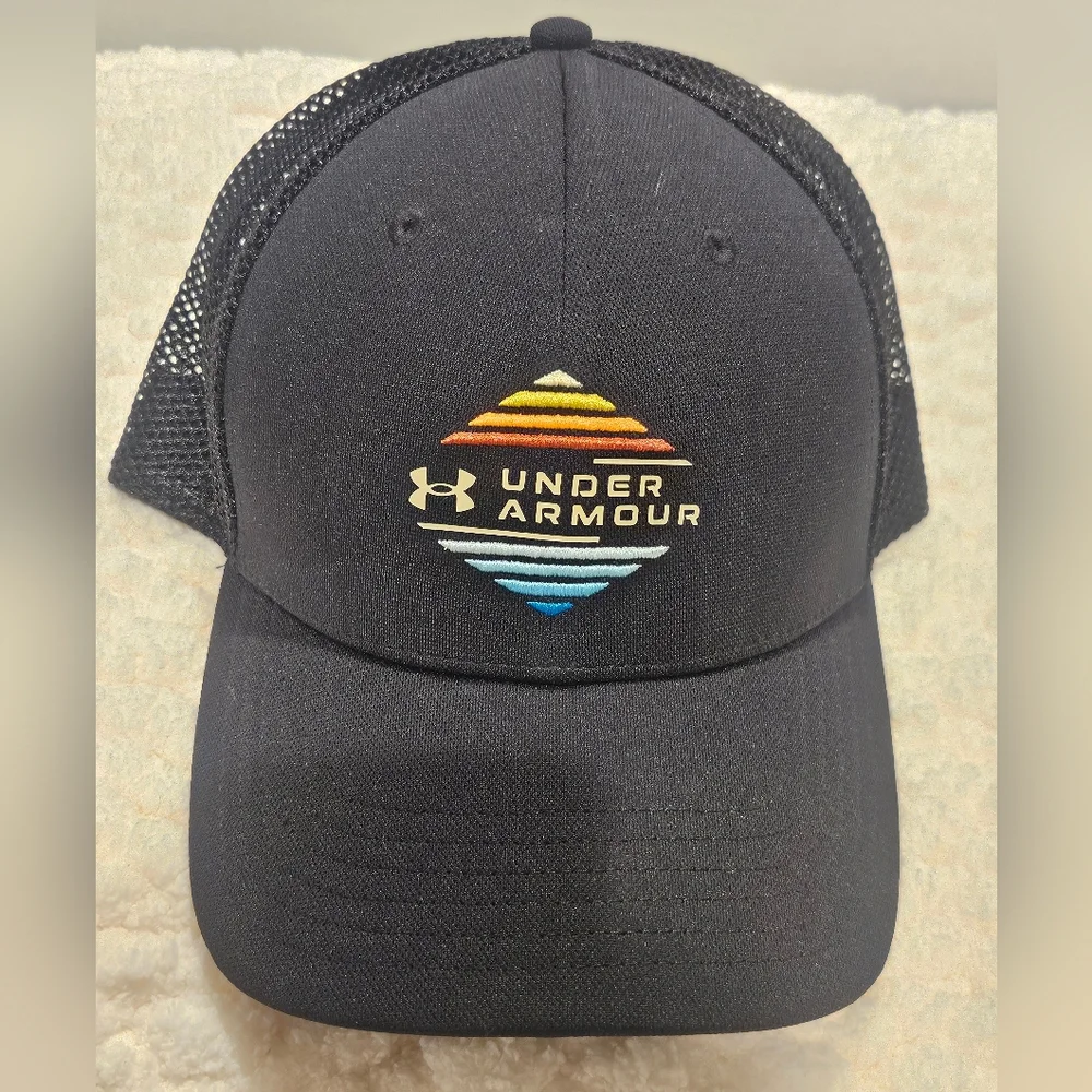 Under Armour Pro Fit Black MeshBack Adjustable Cap Sunset Gradient Logo One Size